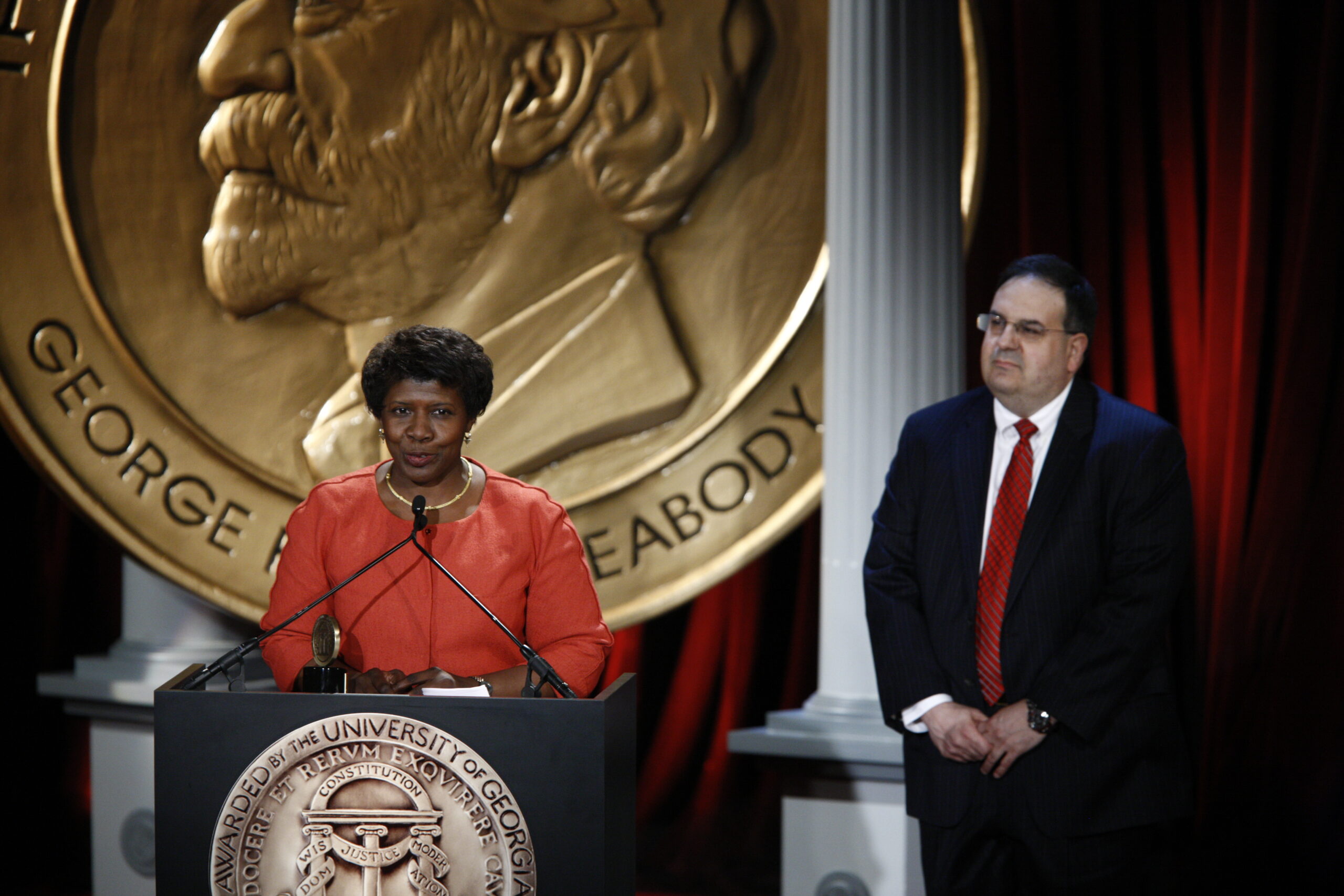Peabody Awards, Gwen Ifill and Chris Guarino, May 2009 (4), CC BY 2.0