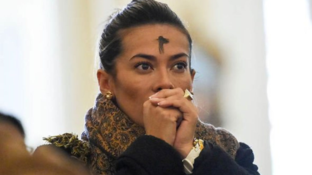 The current image has no alternative text. The file name is: Latino-Lent-Traditions.jpg